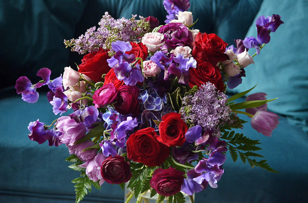 Hand-tied Bouquet Workshop, hand tied bouquet with roses, ranunculus, lilac, lathyrus and tulips