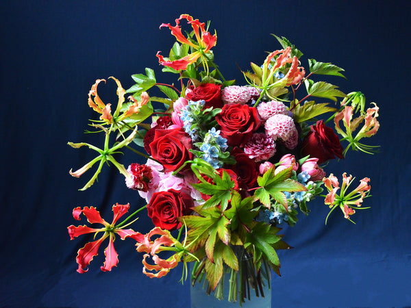 Hand-tied Bouquet Workshop, hand tied bouquet with roses, dahlias, gloriosa, tulips and oxypetalum
