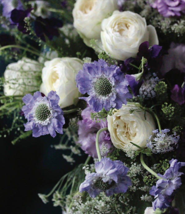 Hand-tied Bouquet Workshop, hand tied bouquet with garden roses, lisianthus, lathyrus, scabiosa, thlaspi and didiscus