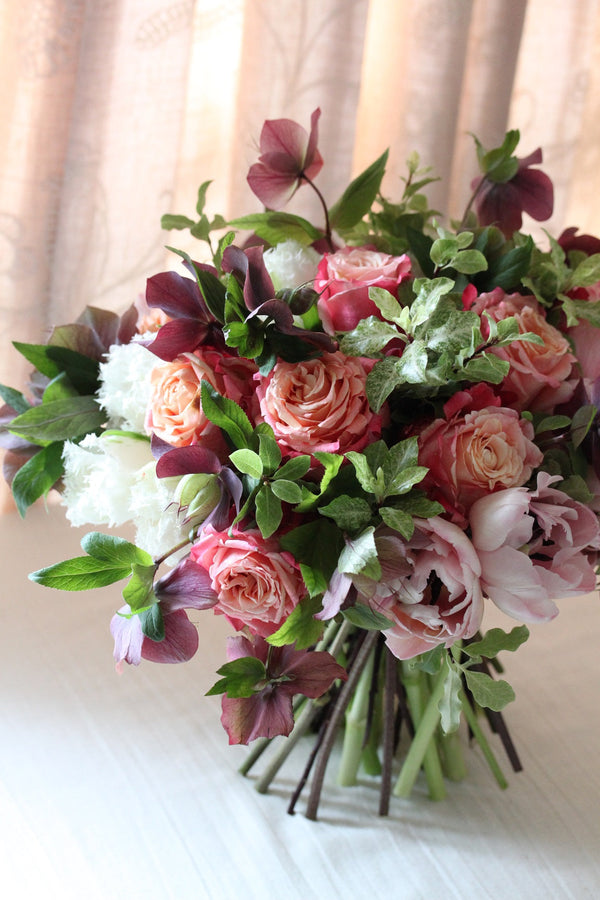 One day taster floristry workshop, hand tied bouquet roses, tulips and hellebore