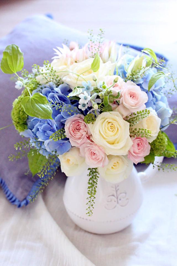 Hand-tied Bouquet Workshop, hand tied bouquet with hydrangeas, roses, protea bridal blush, viburnum and oxypetalum
