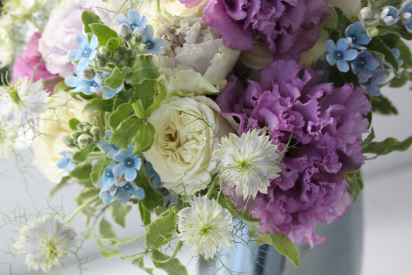 Hand-tied Bouquet Workshop, hand tied bouquet wiht roses, lisianthus, nigella and oxypetalum