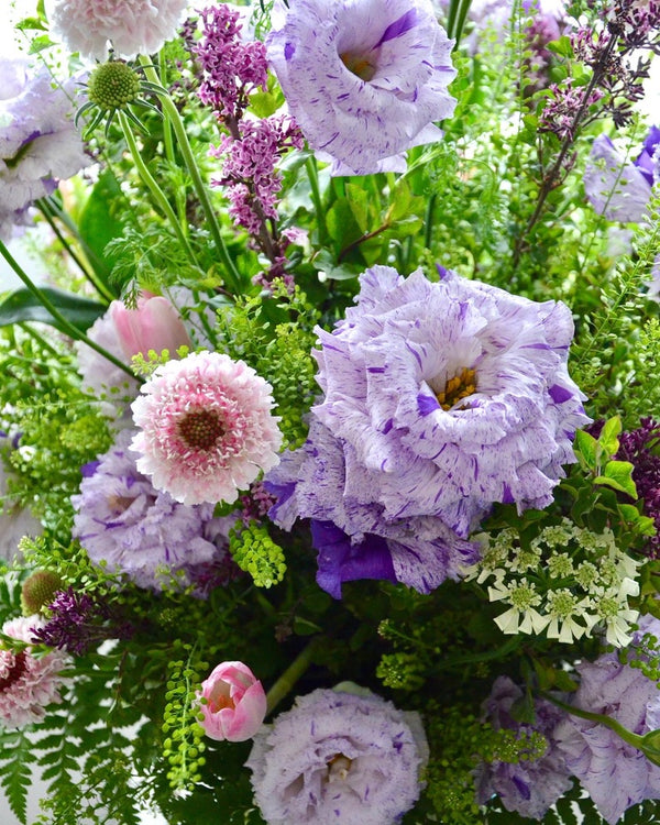 Hand-tied Bouquet Workshop, hand tied bouquet with lisianthus, lilac, tulips, scabiosa, thlaspi and daucus carota