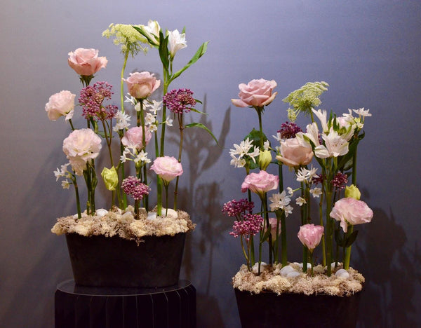 Beginner floristry course, parallel design with roses, alstroemeria, ageratum, allium and ammi majus