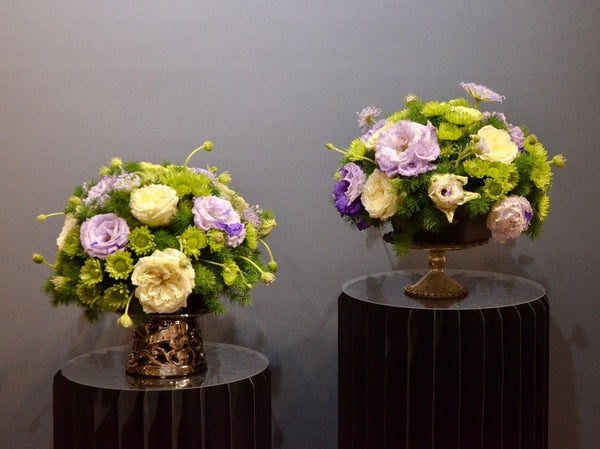 Beginner floristry course, round design with roses, lisianthus, spray chrysanthemums and didiscus