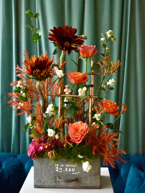 Beginner floristry course, vertical design with roses, helianthus, symphoricarpos and anigozanthos