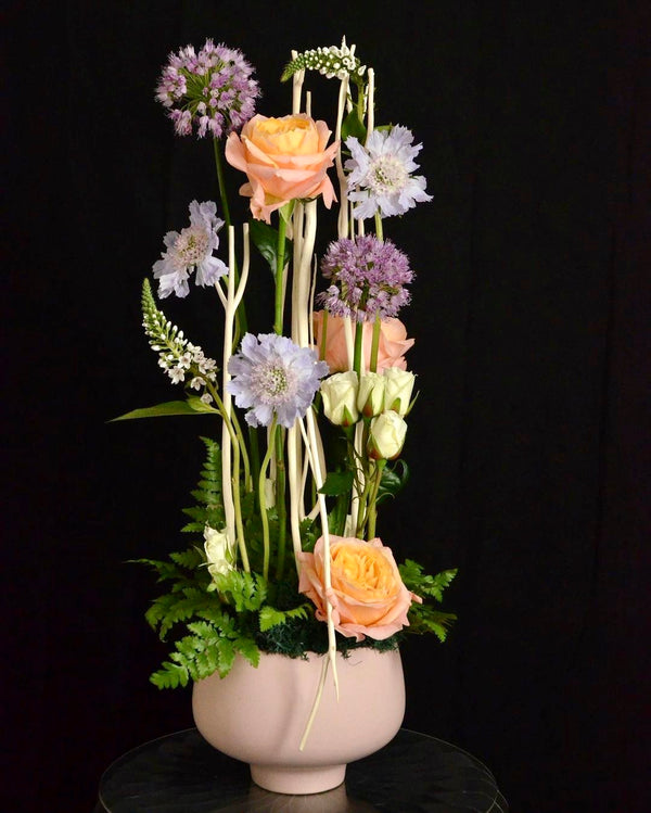 Beginner floristry course, vertical design with roses, allium, scabiosa and veronica