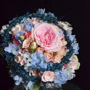 Certified Floral Designer Course, biedermeier design with dyed tillandsia