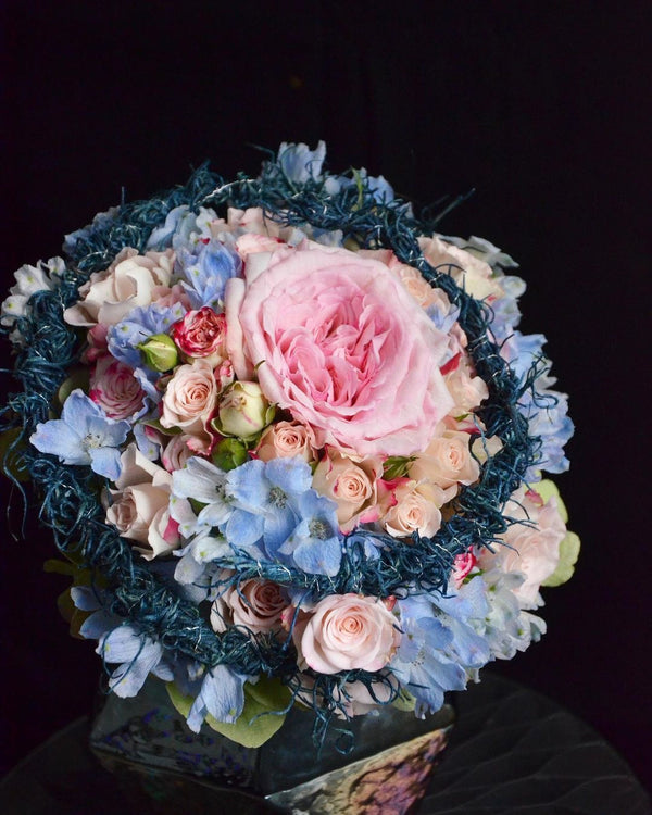 Certified Floral Designer Course, biedermeier design with dyed tillandsia