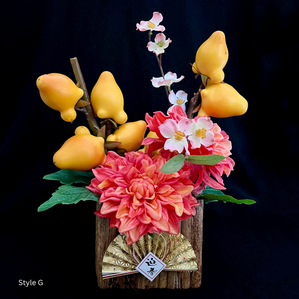 Style G: Artificial flower arrangement with new year decoration in tree bark container. Slightly variable size, approx. 25*30cm. 