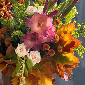 one day taster floristry workshop, seasonal vase arrangement with oak leaves, gladioli, chrysanthemums and amaranthus