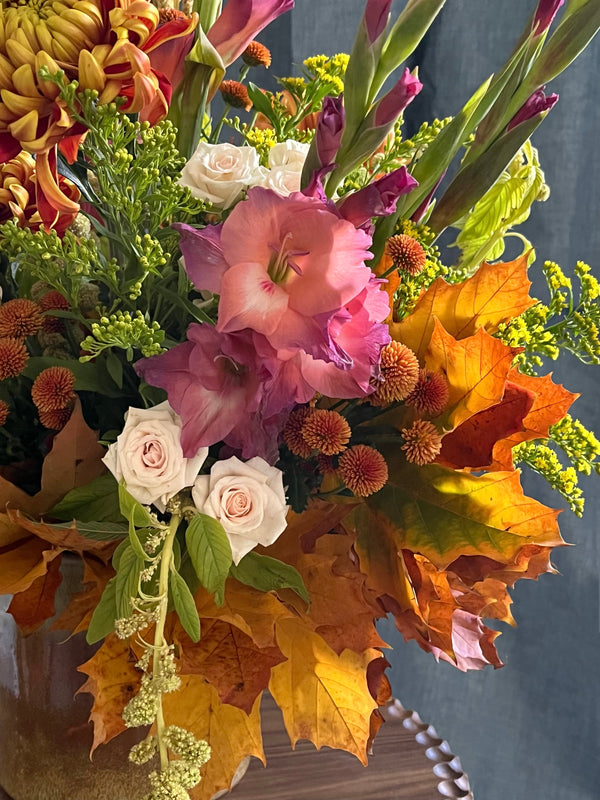 Floristry class. Vase arrangement in autumn colours.