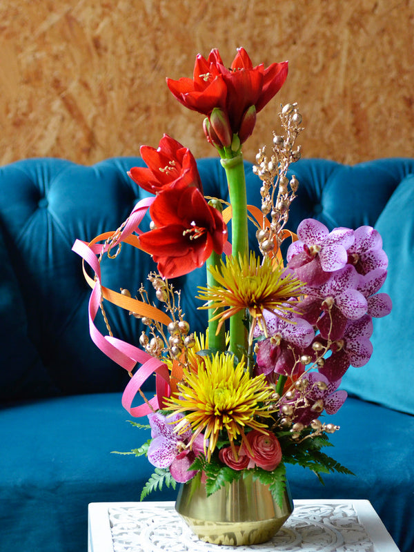 one day taster floristry workshop, flower arrangement with amaryllis, chrysanthemums, vanda, ranunculus and vanda