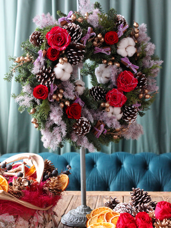 seasonal wreath workshop, christmas wreath with preserved roses and golden berries