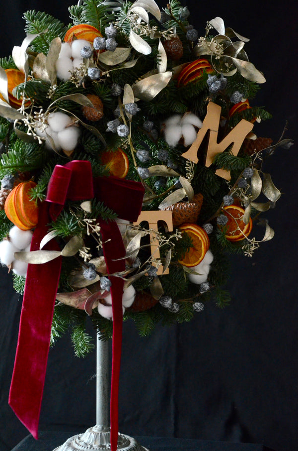 seasonal wreath workshop, classic christmas wreath with initials painted in gold