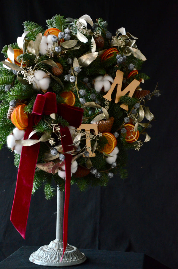 seasonal wreath workshop, classic christmas wreath with initials painted in gold