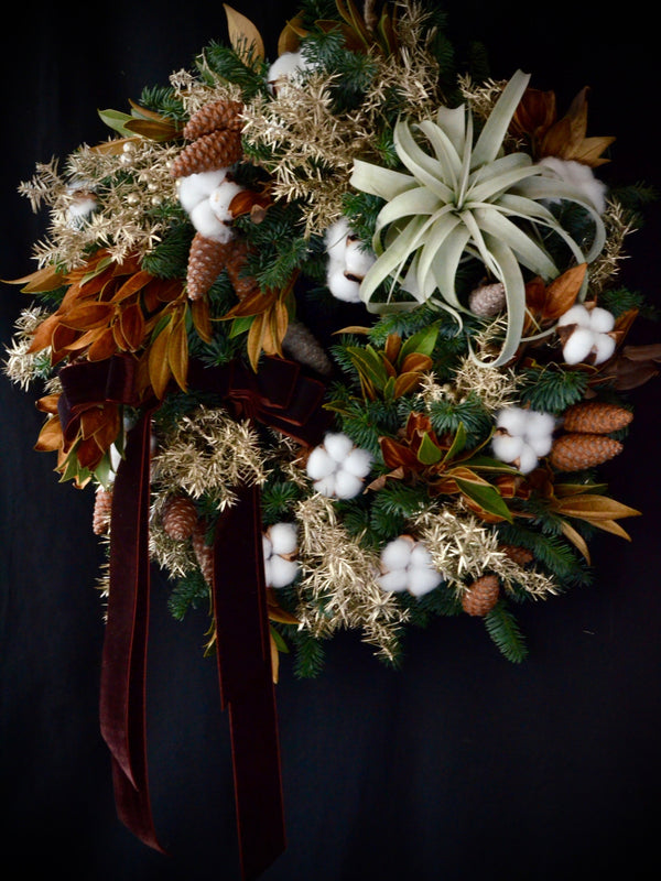 seasonal wreath workshop, luxurious Christmas wreath, golden foliage and tillandsia
