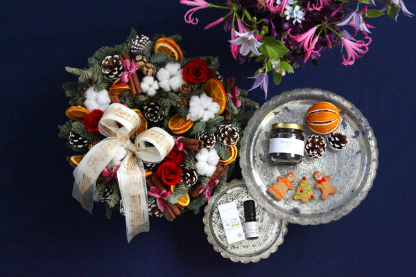 seasonal wreath workshop, classic christmas wreath with cinnamon sticks, pine cones and orange slices