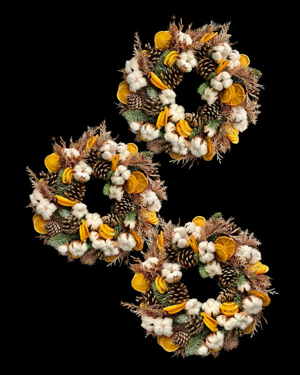 seasonal wreath workshop, christmas wreath with orange slices and golden pepper berries